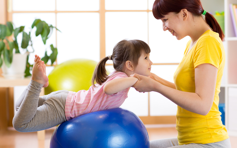 Pilates adaptado para crianças no Vital Kali Vila Tolstoi, de forma lúdica e divertida