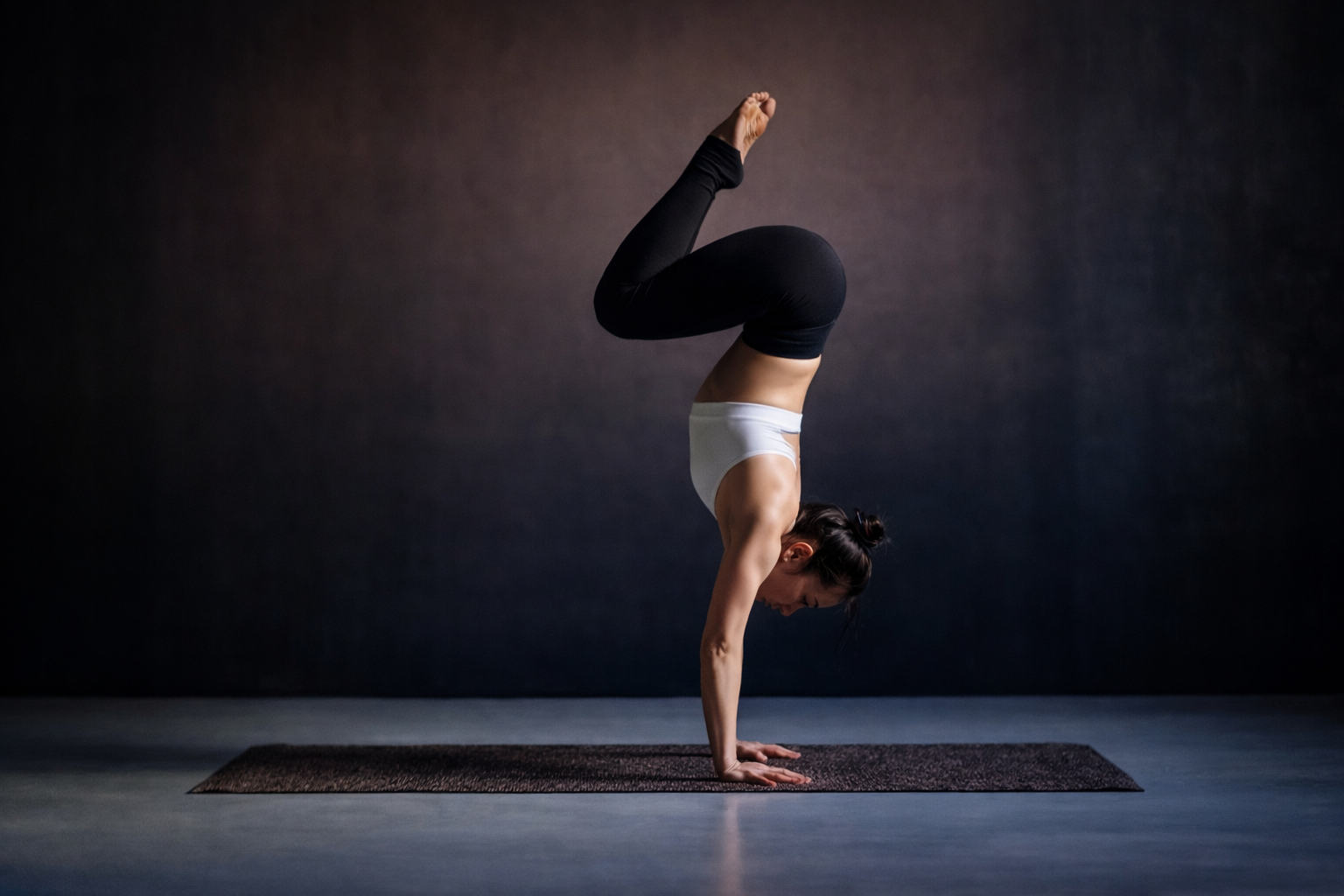 Aula de Yoga Vinyasa Flow na Vital Kali São Paulo - Sequência fluida de posturas sincronizadas com respiração